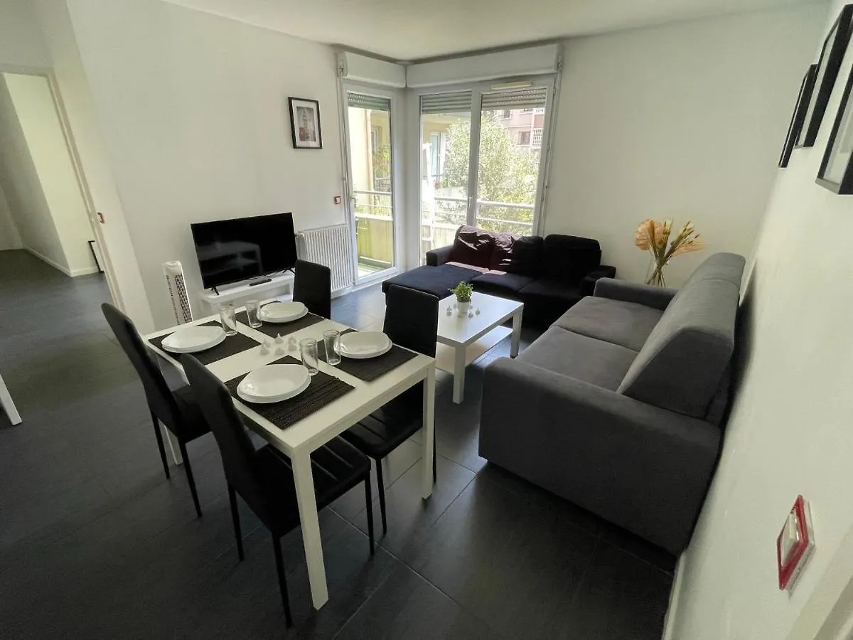 T5 4 Chambres Gratte Ciel, Villeurbanne, Meuble