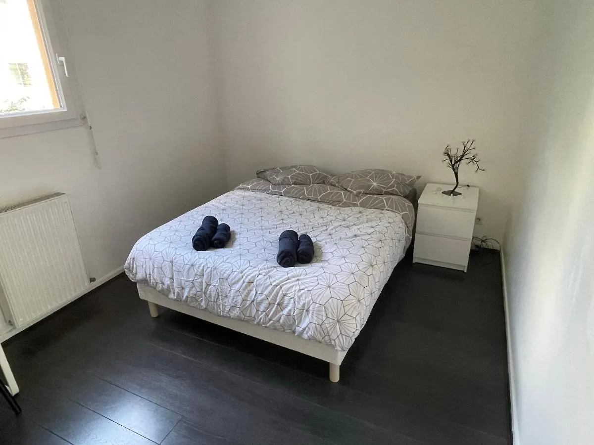 T5 4 Chambres Gratte Ciel, Villeurbanne, Meuble